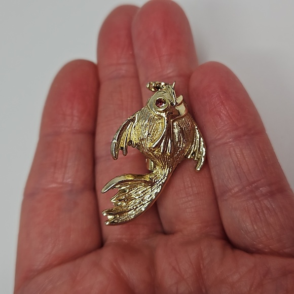 Vintage Volupte Fish Brooch Pin Gold Tone Small - Picture 2 of 12